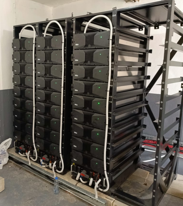 Banner image for: <h2>Tertiaire avec une production solaire de 210 kWc et un stockage de 470 kWh<br/><br/></h2>